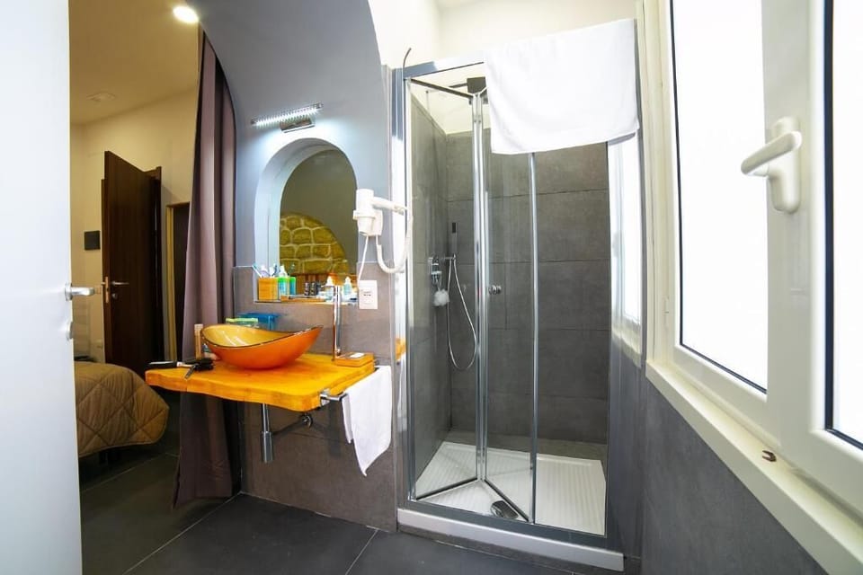 Standard Room, Courtyard View, Annex Building (Piazza Dante) | Bathroom | Shower, hair dryer, towels, soap