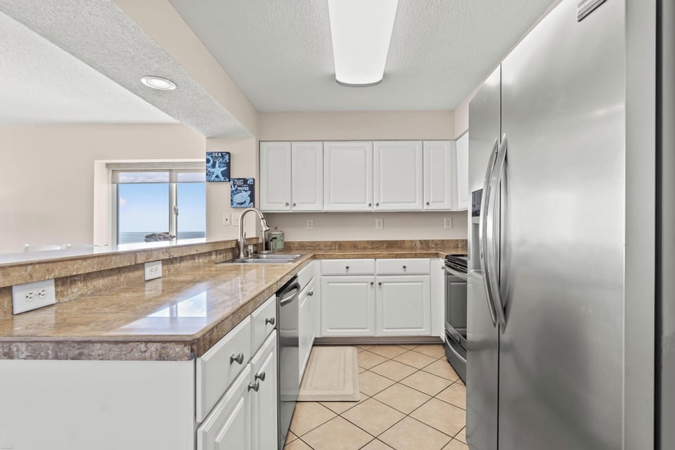 All modern appliances to make meal preparation a breeze.