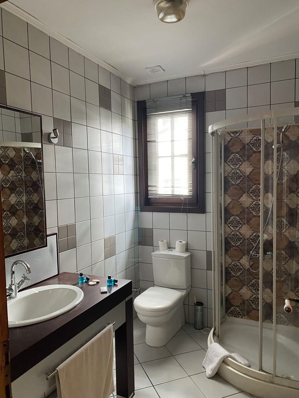 Deluxe Double Room Single Use | In-room safe, desk, laptop workspace, WiFi (free)