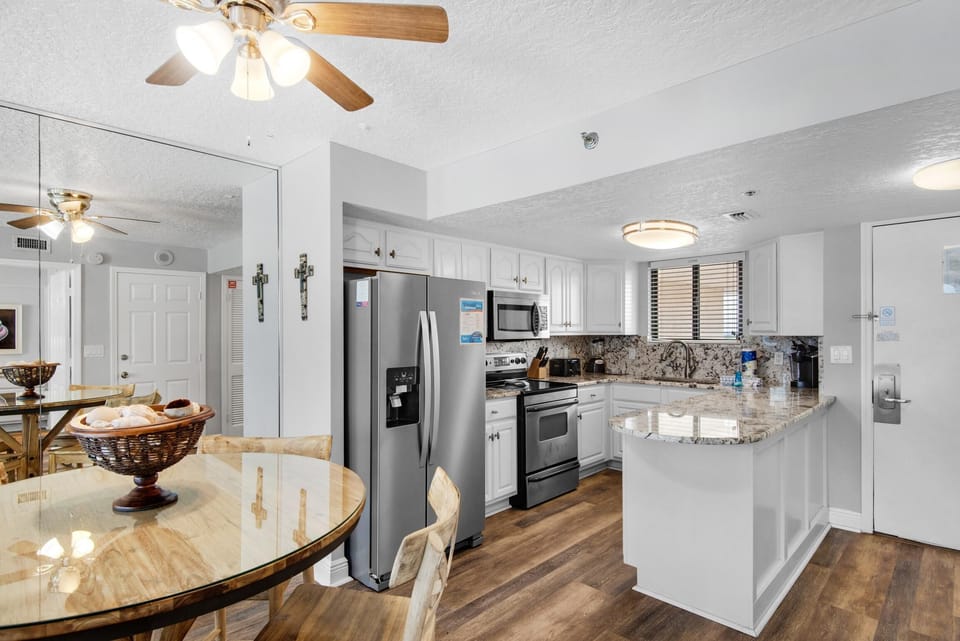 Condo, 1 King Bed with Sofa bed (SunDestin 1715) | Private kitchen | Oven, toaster