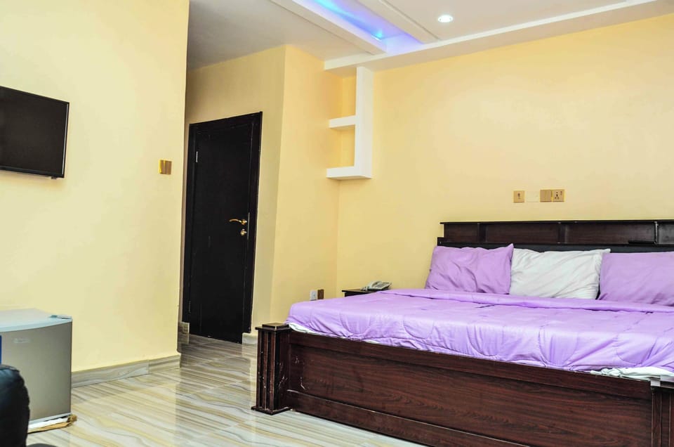 Luxury Double Room Single Use, Hill View | Desk, laptop workspace, blackout drapes, free WiFi