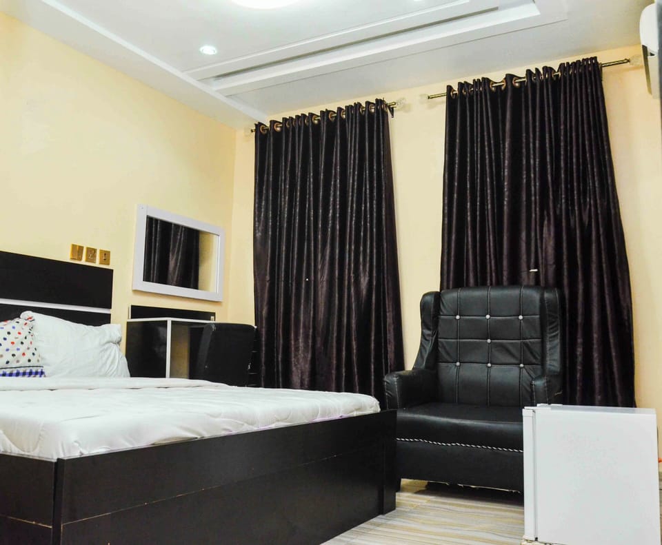 Deluxe Single Room | Desk, laptop workspace, blackout drapes, free WiFi