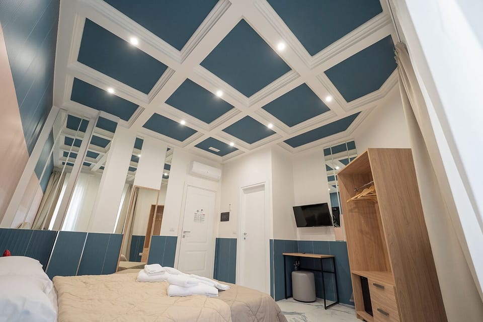 Standard Room, Balcony, Courtyard View | Desk, cribs/infant beds, free WiFi, bed sheets