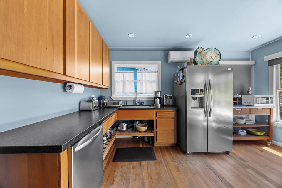Thoughtfully updated with convenience and comfort in mind. The perfect place to fuel your next adventure.