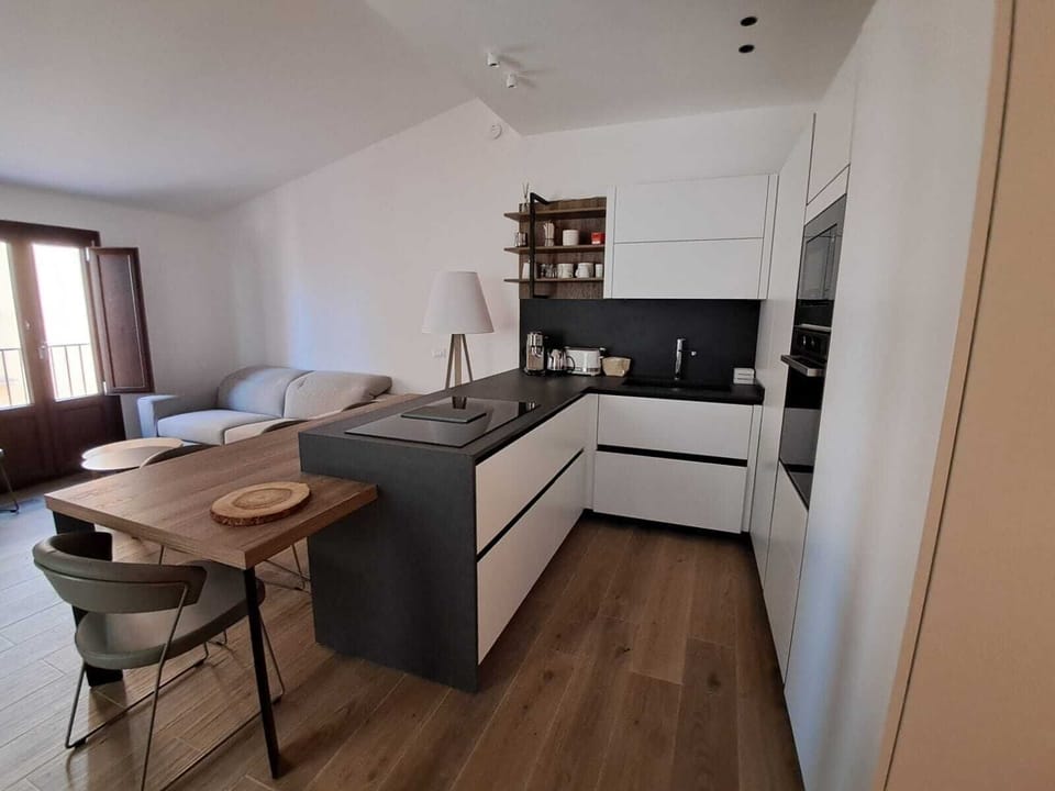 Lounge, Dining Room (2)