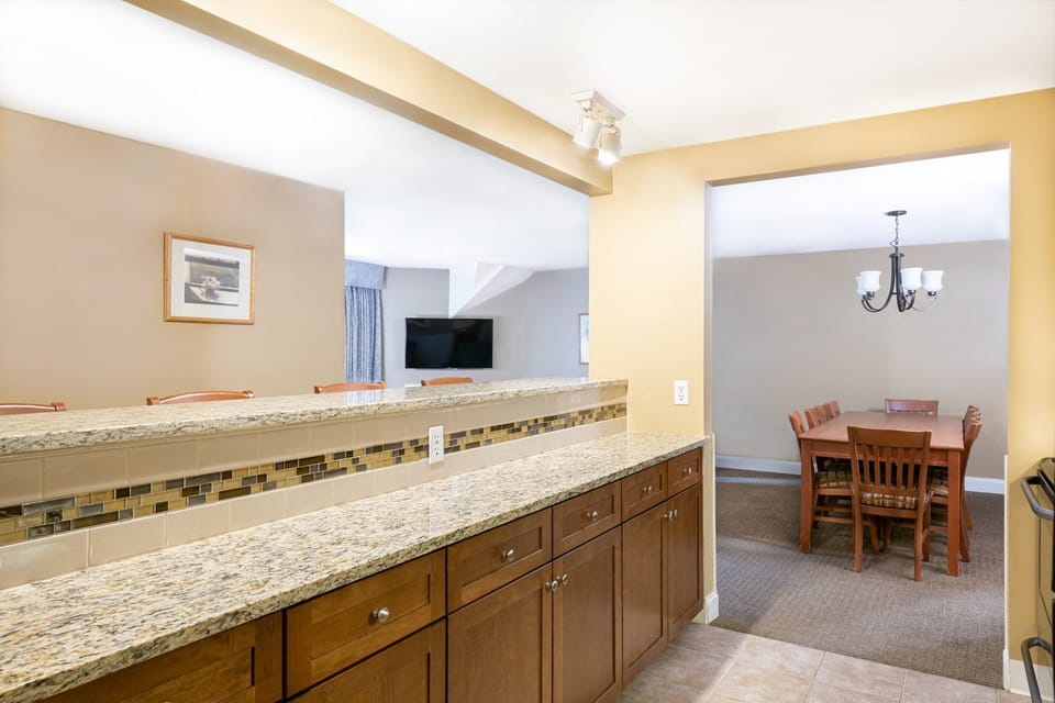 Open kitchen and dining area with plenty of space to enjoy meals together, fostering a social and inviting environment.