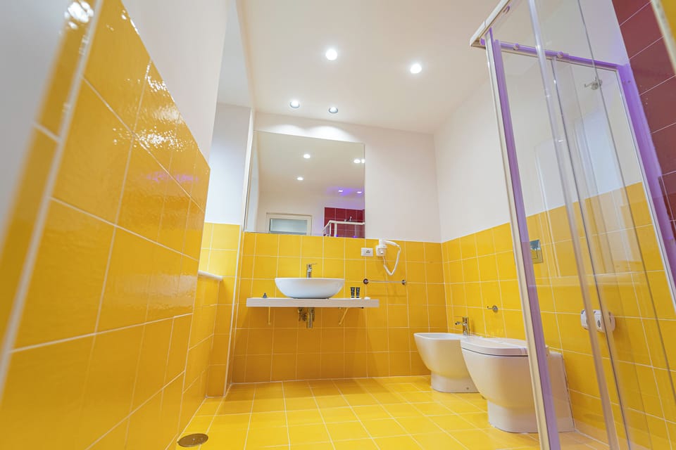 Deluxe Room, City View, Annex Building (Vico Giardinetto) | Bathroom | Shower, free toiletries, hair dryer, towels