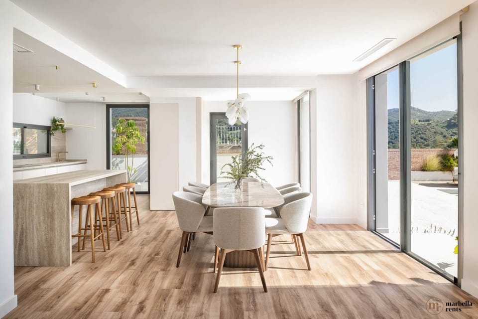 Open plan kitchen with high quality furniture.