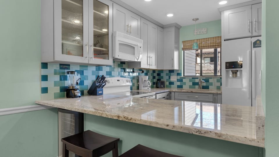 Townhome, Multiple Beds, Patio, Garden View (Portside Resort D1) | Private kitchen | Fridge, microwave, oven, stovetop