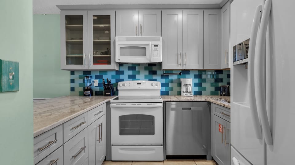 Townhome, Multiple Beds, Patio, Garden View (Portside Resort D1) | Private kitchen | Fridge, microwave, oven, stovetop