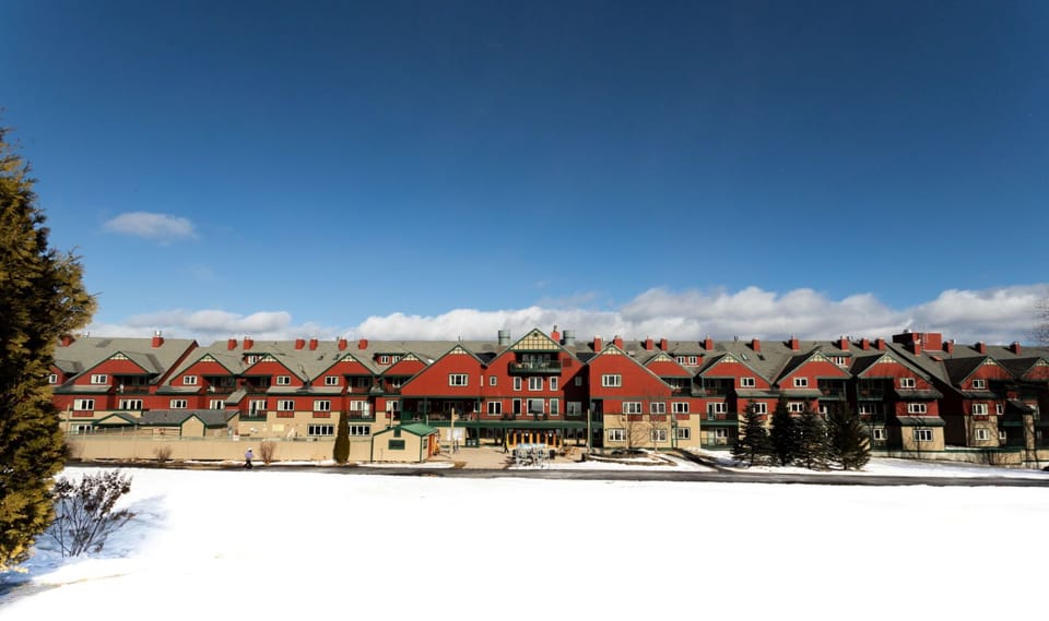 Blue skies, fresh snow, and a cozy stay—experience the ultimate winter escape in the heart of Vermont.