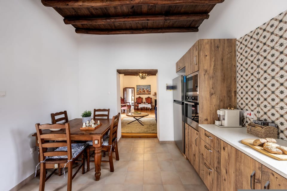 House, Smoking | 3 bedrooms, desk