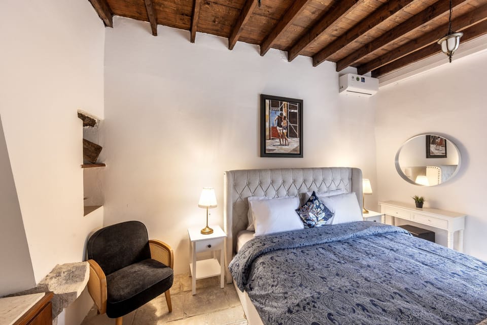 House, Smoking | 3 bedrooms, desk