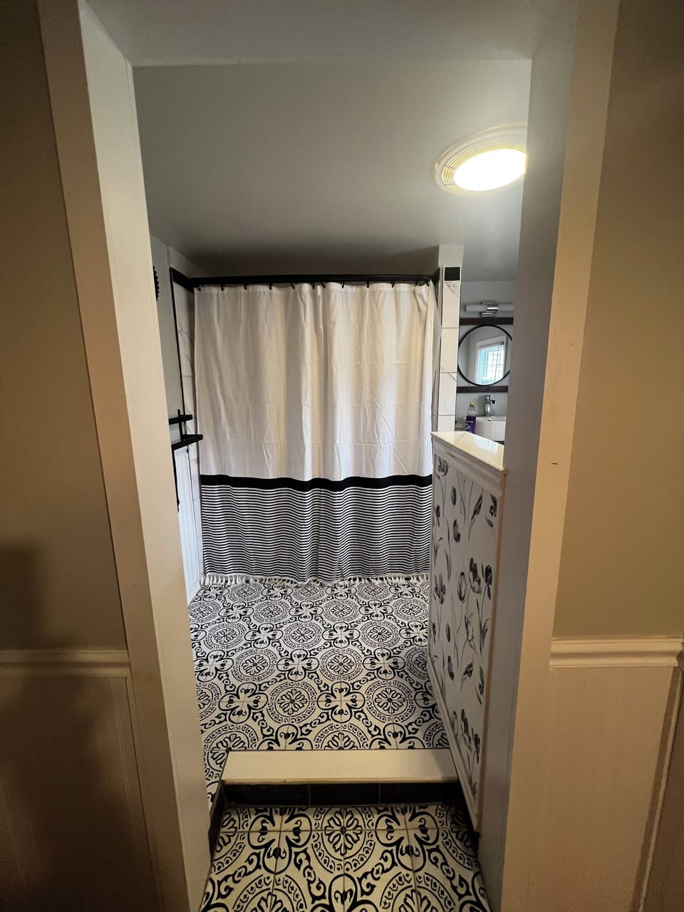 level 1 bathroom w/powder room