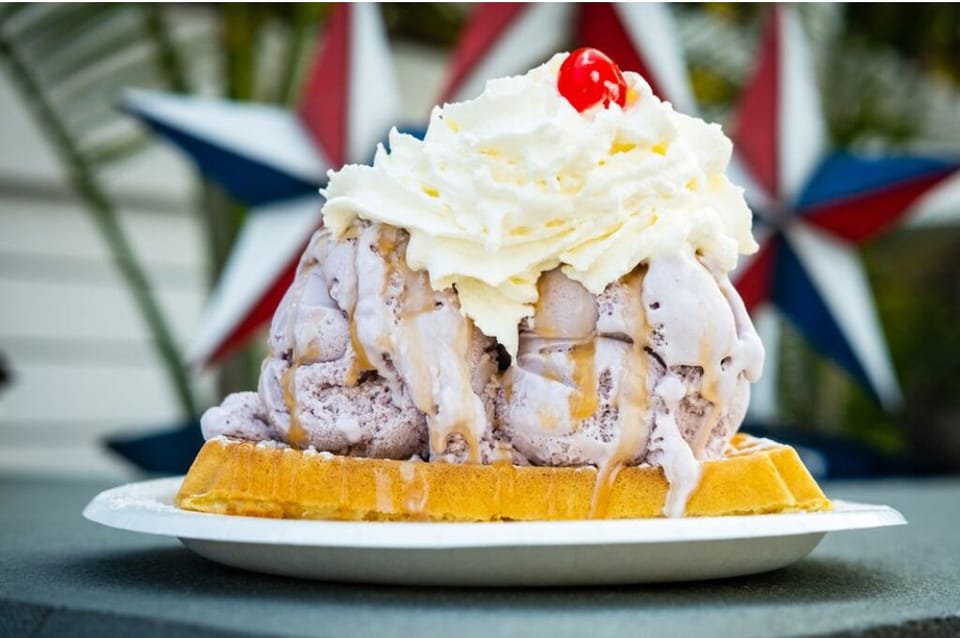 Classic boardwalk treats and local desserts just minutes away, perfect for a sweet stop after the beach or an evening stroll along the shore.