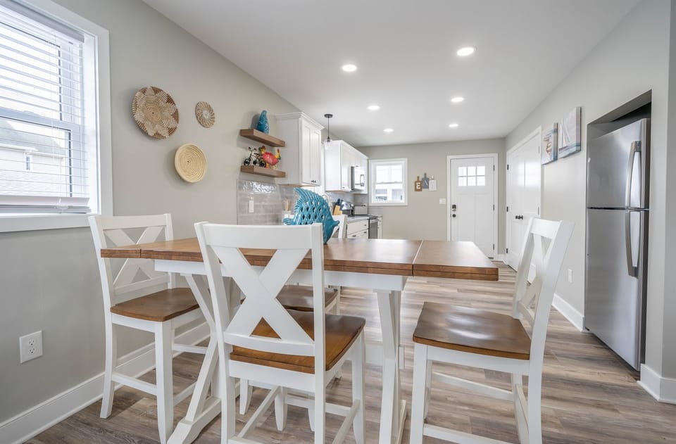 Bright dining area with farmhouse-style seating and a cozy coastal vibe. Located just off the kitchen, it’s perfect for group meals, casual breakfasts, or evening board games.