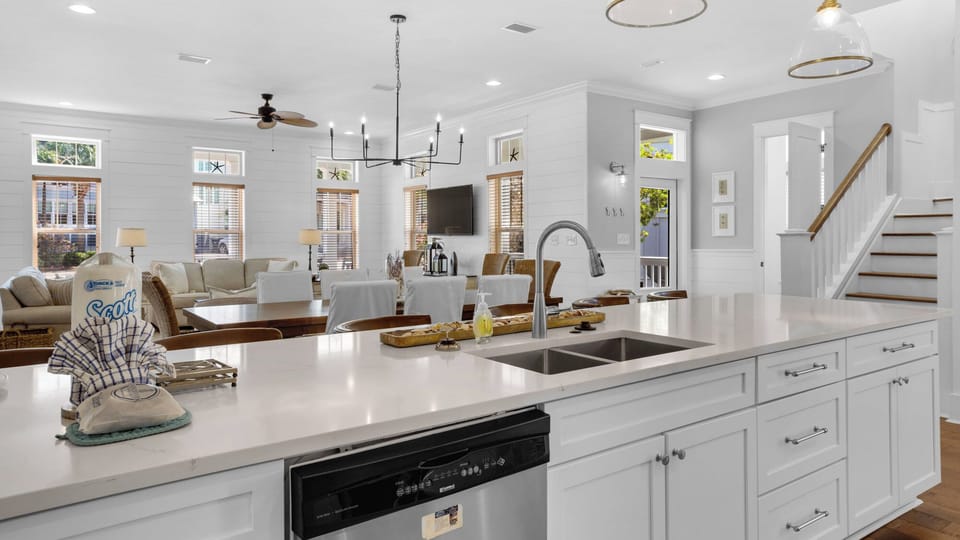 House, Multiple Beds, Patio, Garden View (The Cake Cottage) | Private kitchen | Fridge, microwave