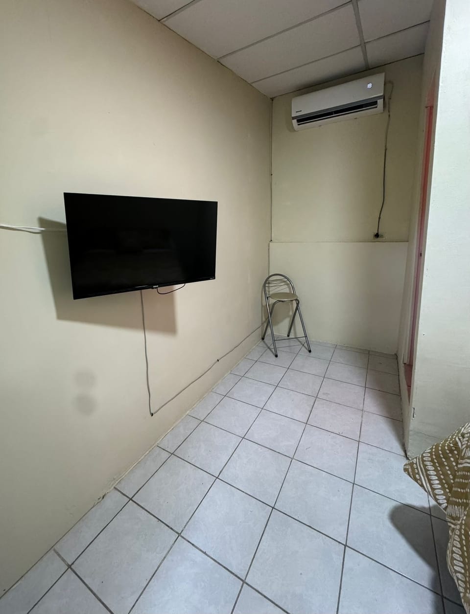 Iron/ironing board, WiFi (free)