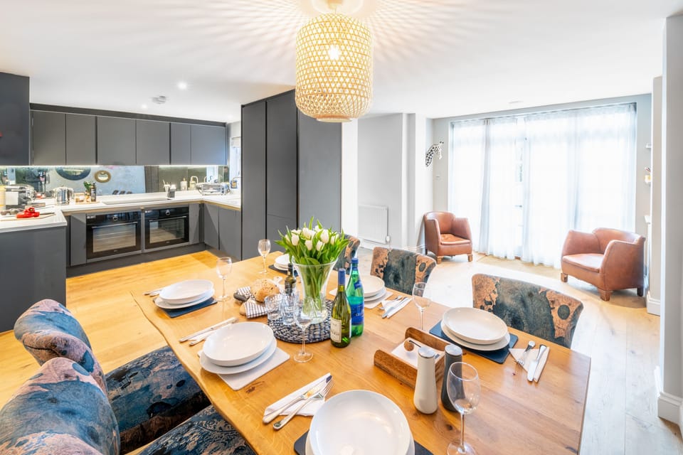 Ground floor: Dine inside, or take it outside