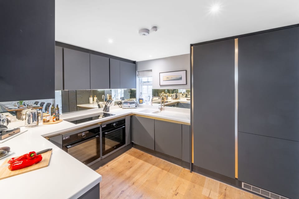 Ground floor: Fully equipped, ready for any meal