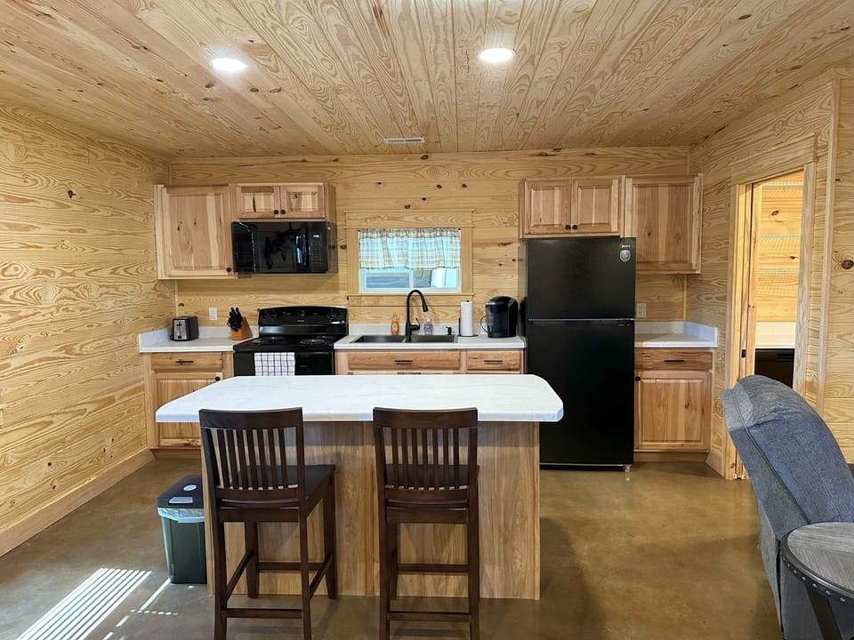 Kitchen & Dining