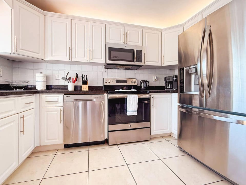 House | 3 bedrooms, desk
