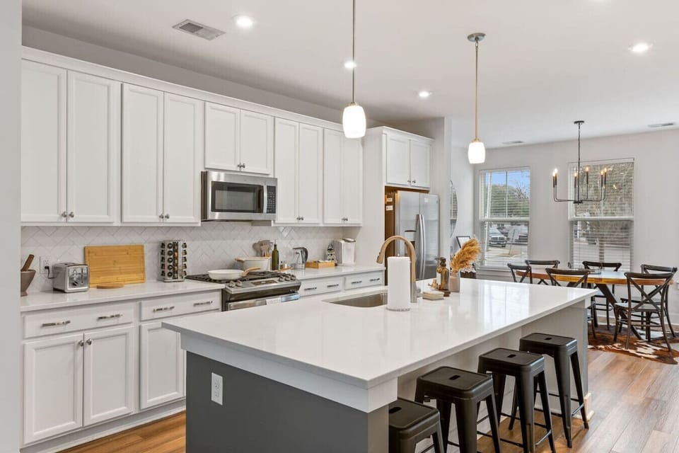 Sure, you could eat out every night in Charleston. But sometimes you just want to whip up breakfast for everyone in a kitchen with actual counter space and all the essentials, right?