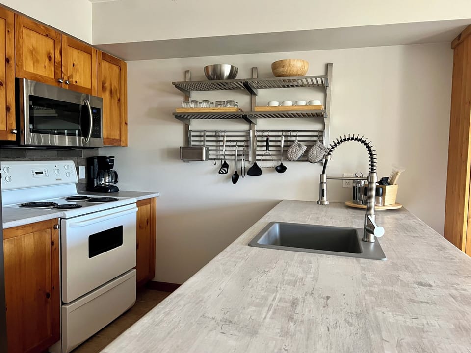 Kitchen Sink & Stove 