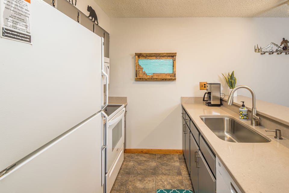 Cozy kitchen | Main Level