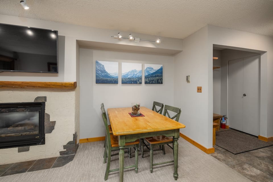 Dining Seating for 4  Main Level