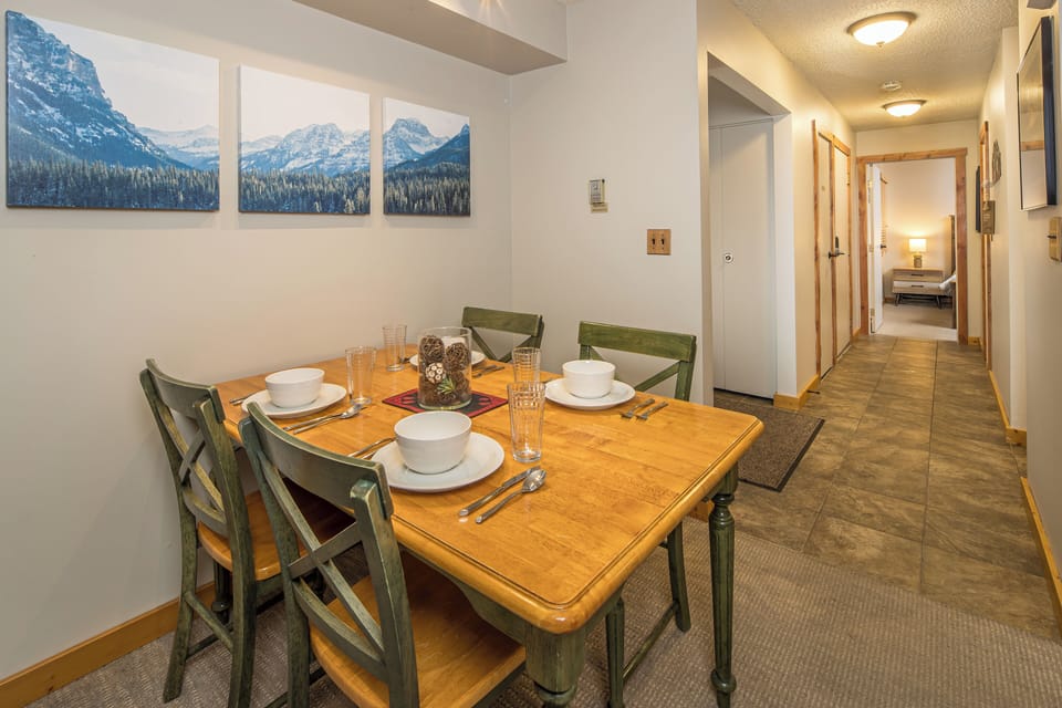 Gather for dinner | Main Level