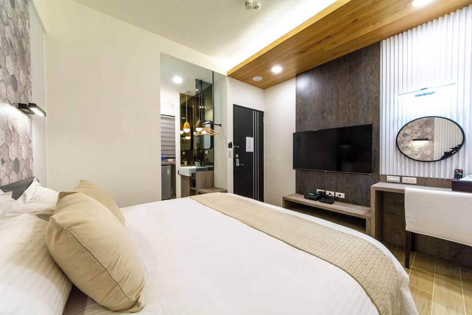 Double Room | Desk, rollaway beds, free WiFi, bed sheets