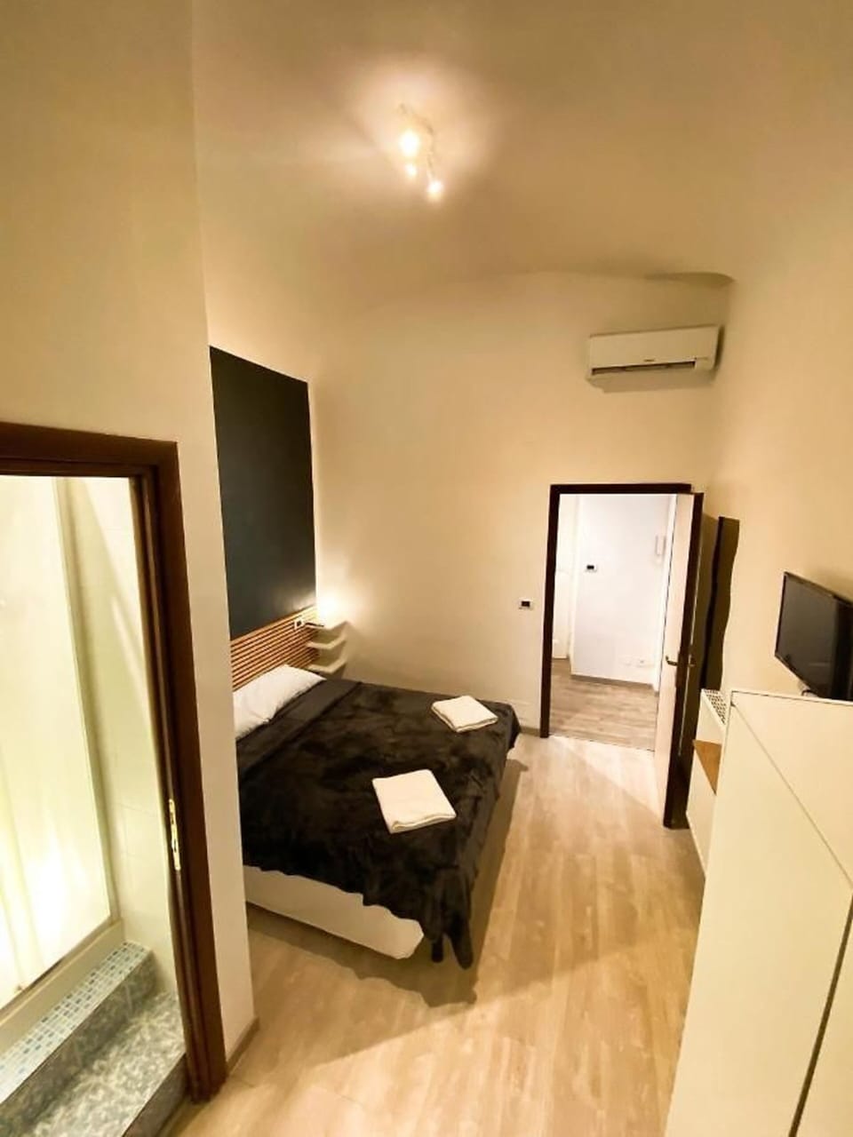 Classic Double or Twin Room, Private Bathroom | Desk, free WiFi