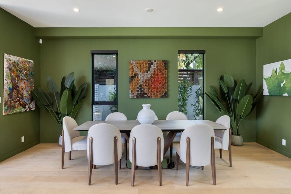 Dining area - seating for 8
