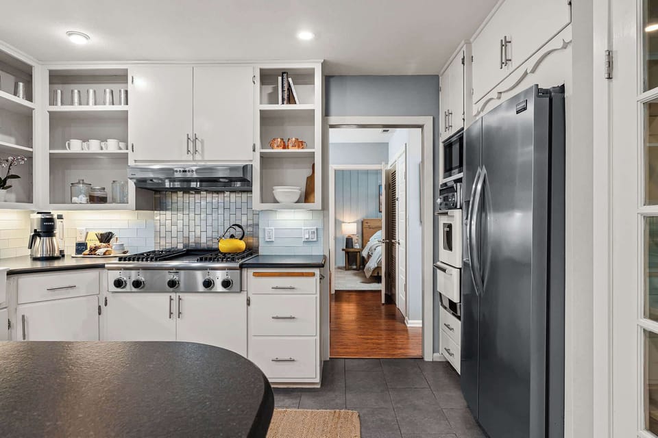 Full kitchen with Kettle