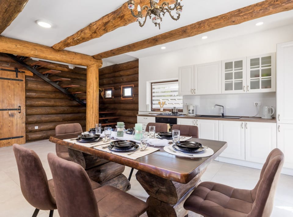 House (Holiday Home Elizabeta) | Dining room