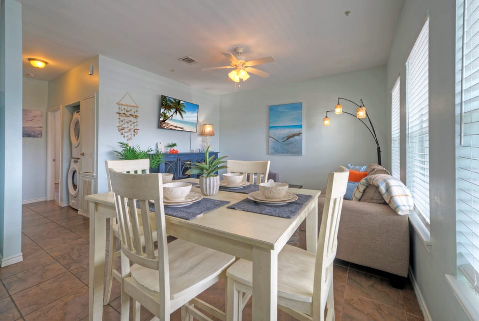 Chic dining area. (Costa Bahia 207)