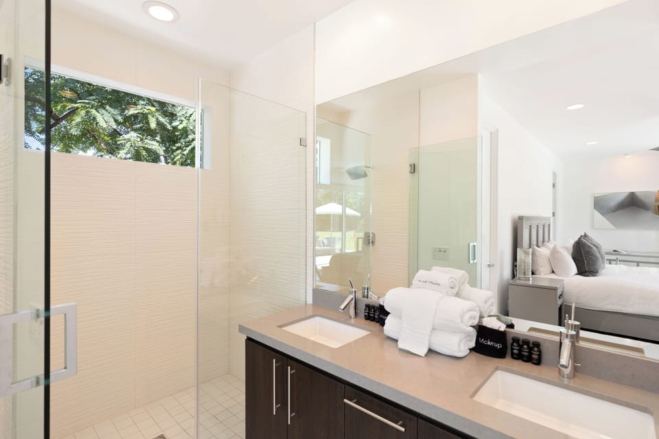 Bedroom 2's ensuite. (Polo Villa 8)