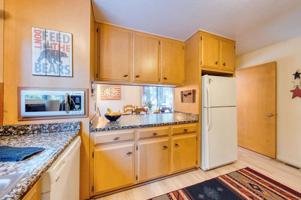 Fully equipped kitchen.