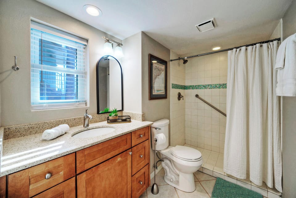 Bathroom. (Pura Vida)