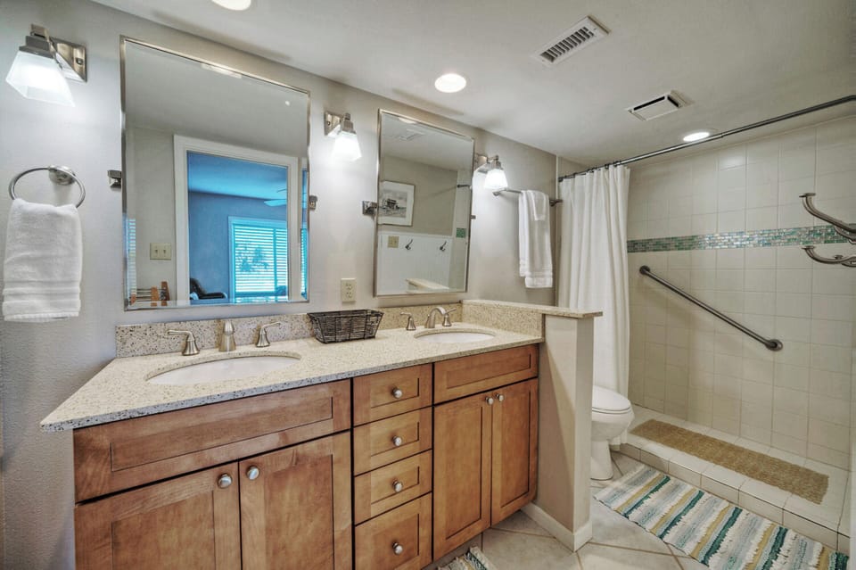 Ensuite bathroom. (Pura Vida)