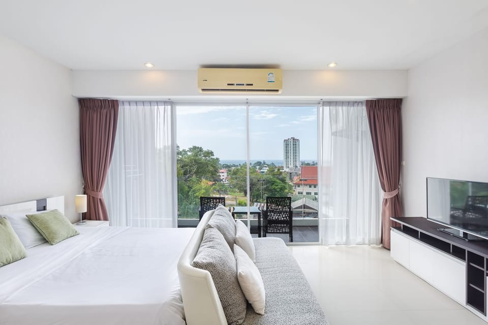 1 bedroom, in-room safe, iron/ironing board, free WiFi
