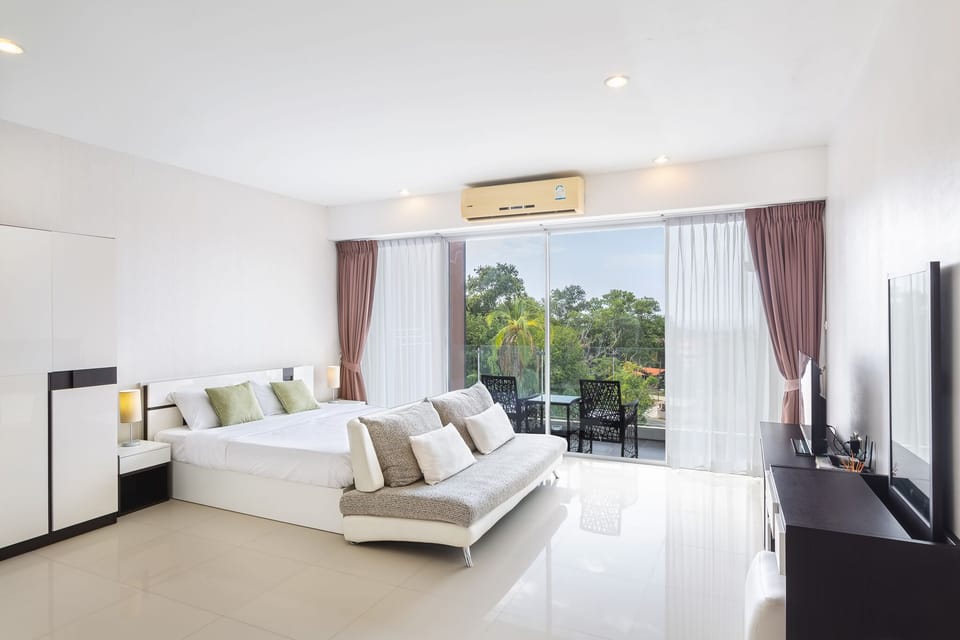 1 bedroom, in-room safe, iron/ironing board, free WiFi