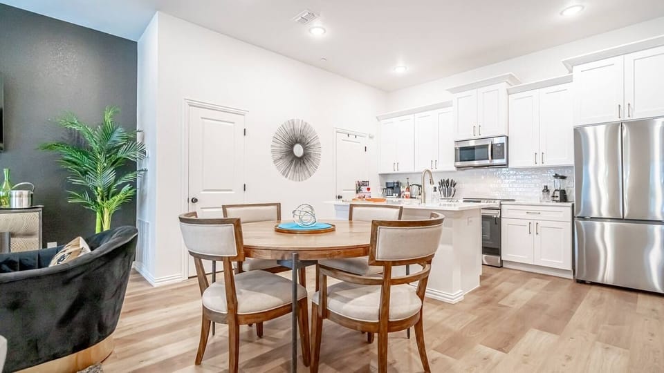 Gather around and eat like you live here. The dining area seats your whole group and flows seamlessly into the full kitchen — ideal for group travel, family stays, and anyone who wants more than a hotel room near Globe Life Field.