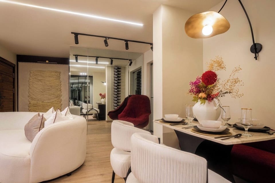 Apartment, Balcony | Dining room