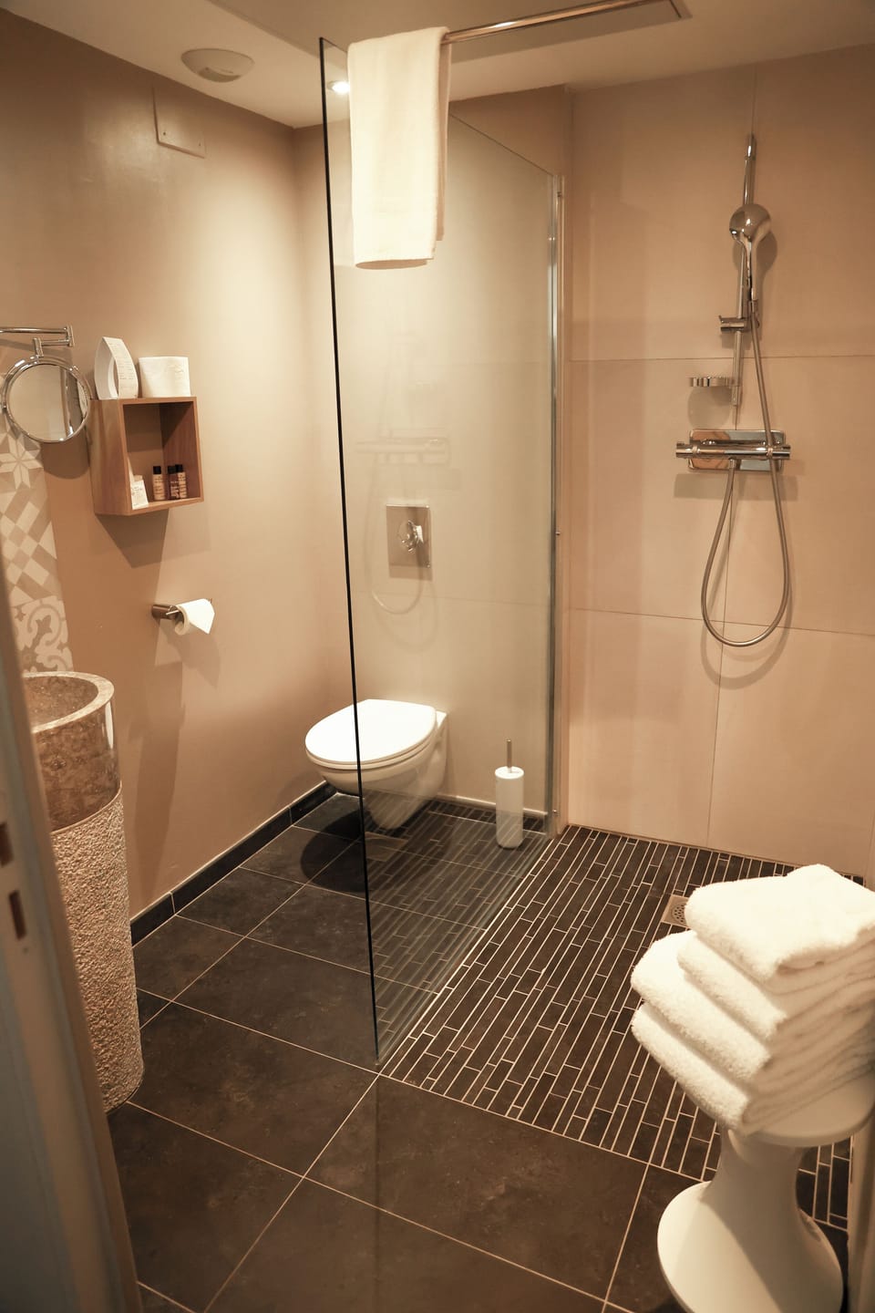 Double Room | Bathroom | Free toiletries, hair dryer, bathrobes, slippers