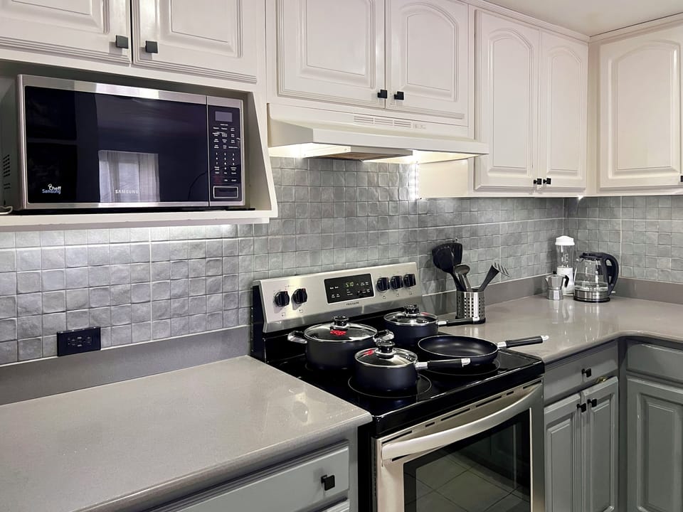 Full kitchen
