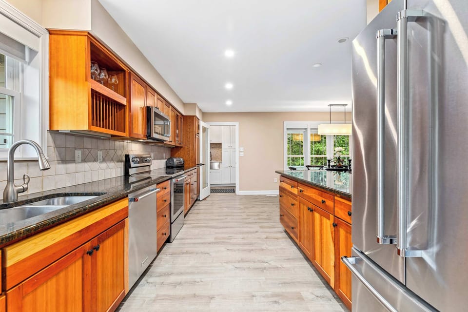 Fully equipped kitchen for home cooking