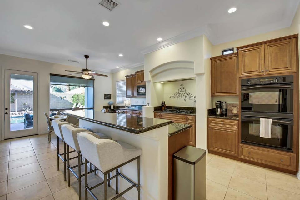 House | 6 bedrooms, high-speed internet