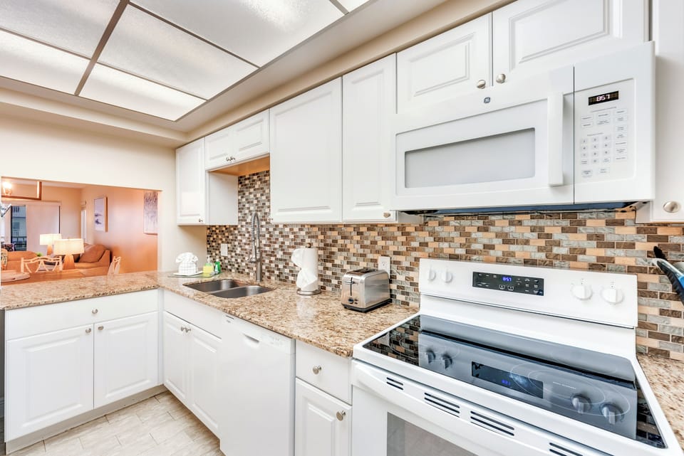 Large Kitchen has all appliances, including a dishwasher
